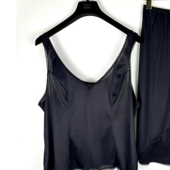 Vintage 1980’s ‘Vassarette’ Satin Nylon Scoop Neck Black Slip Top - Large - Picture 4 of 10